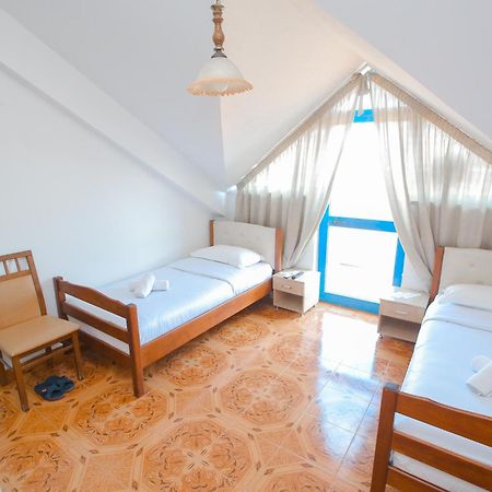 Hotel Ambasador Bahçallëk Dış mekan fotoğraf