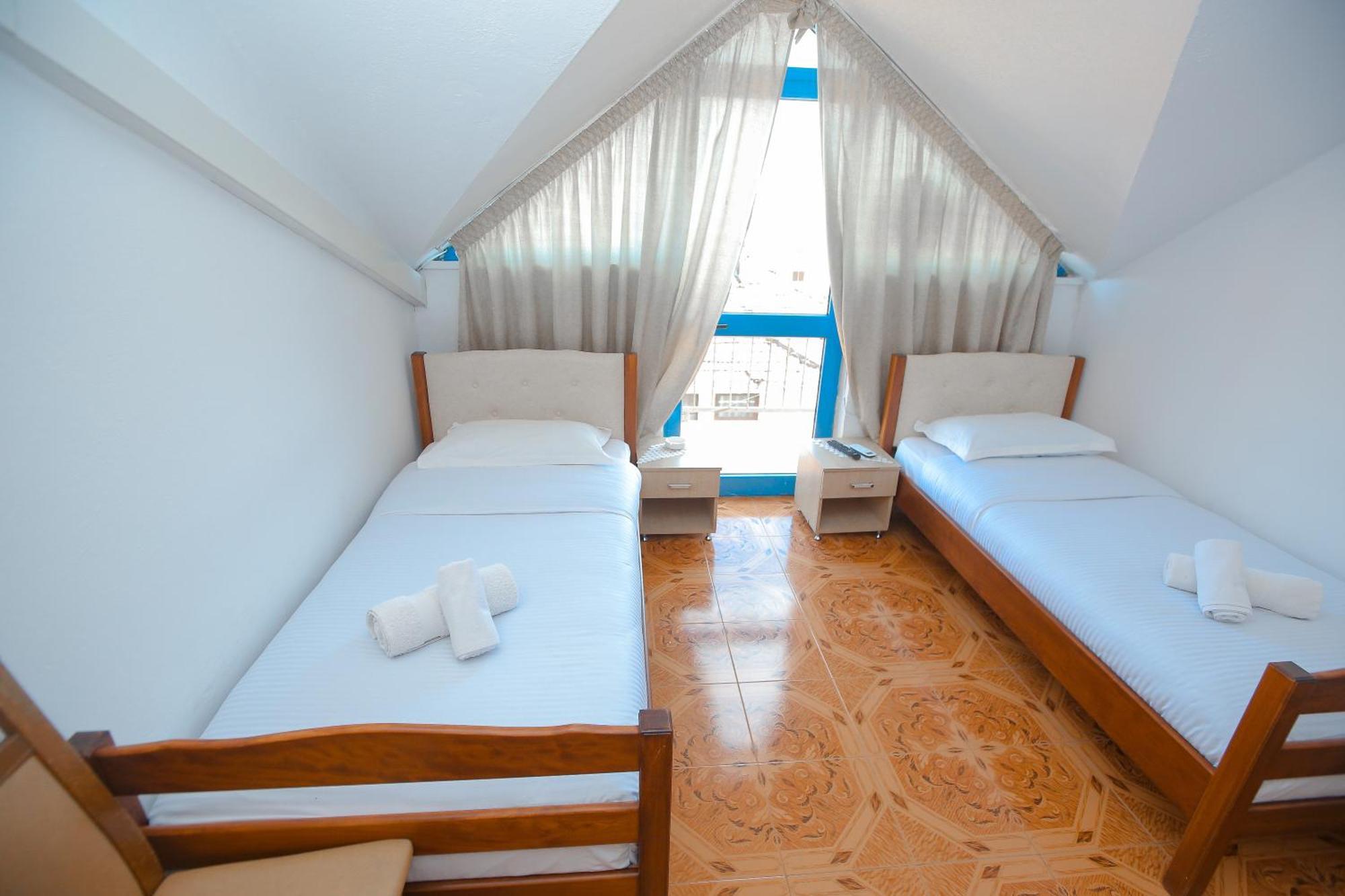 Hotel Ambasador Bahçallëk Dış mekan fotoğraf