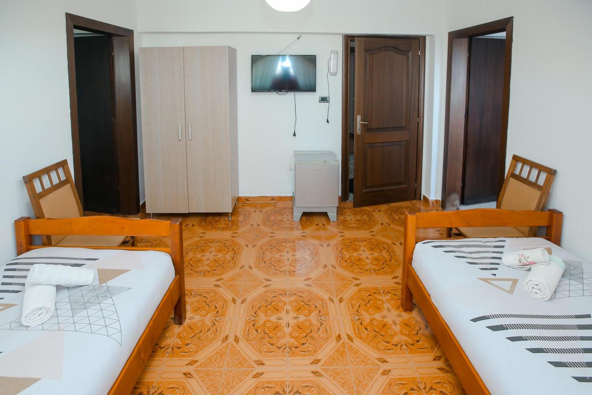 Hotel Ambasador Bahçallëk Dış mekan fotoğraf
