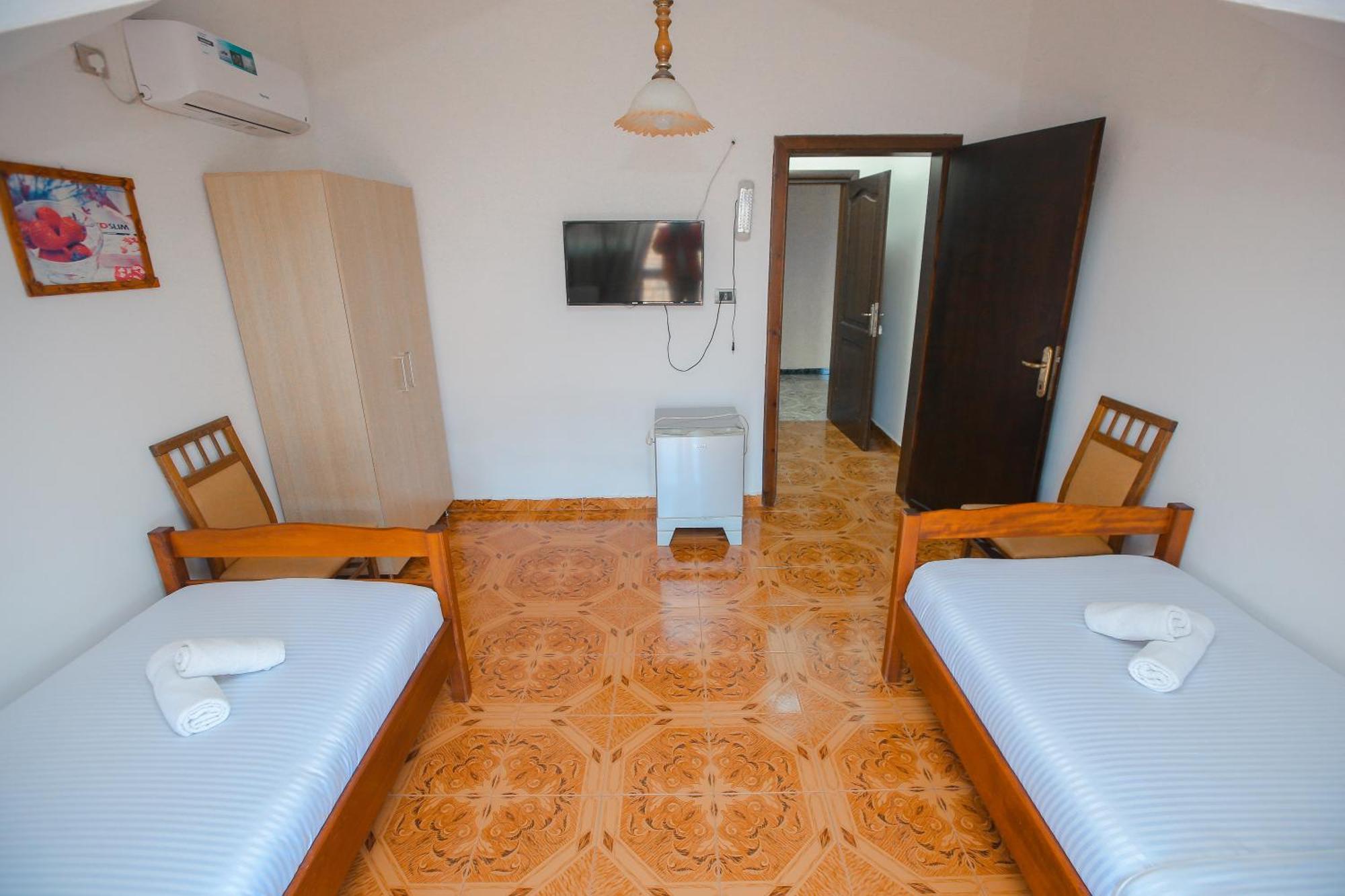 Hotel Ambasador Bahçallëk Dış mekan fotoğraf