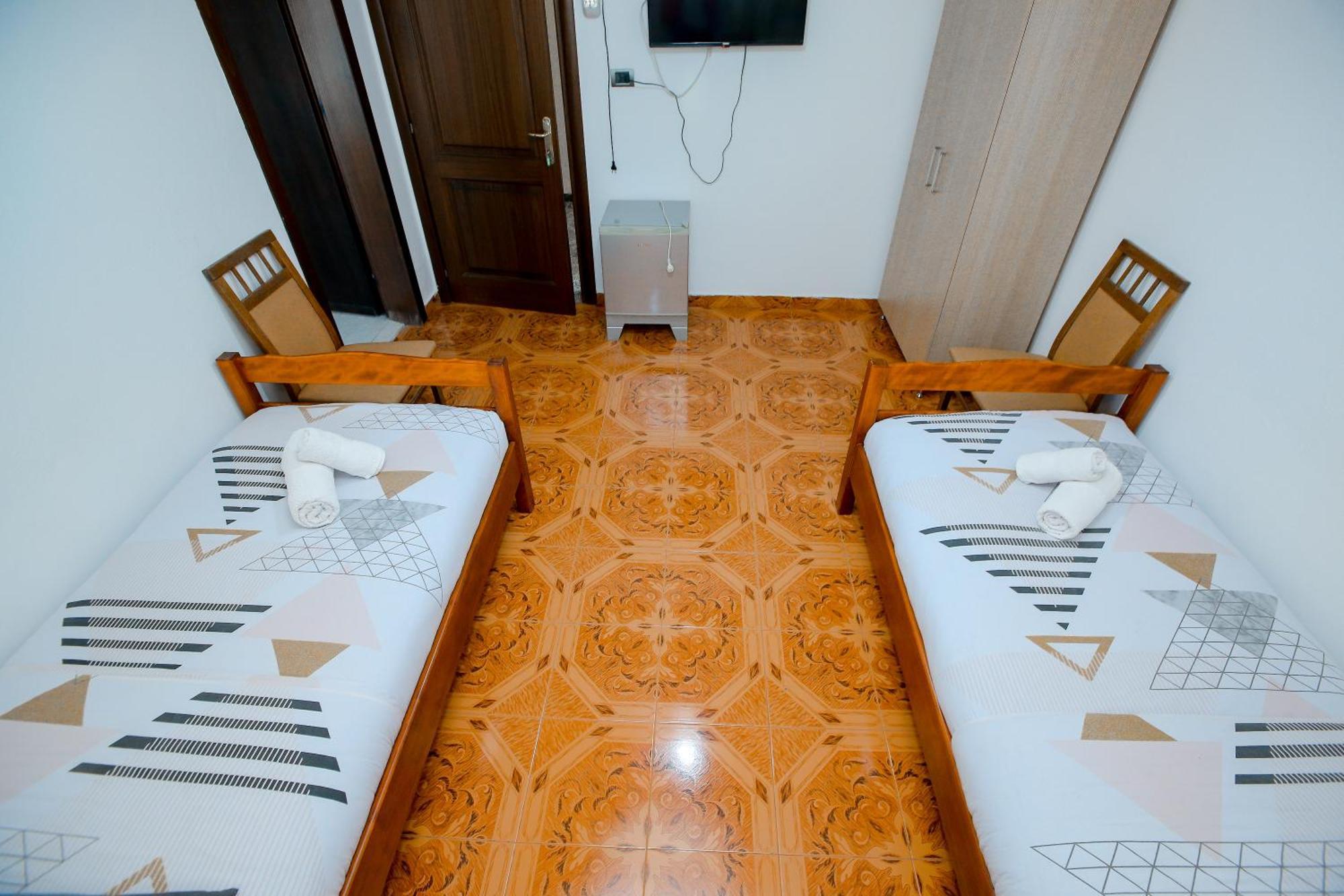 Hotel Ambasador Bahçallëk Dış mekan fotoğraf