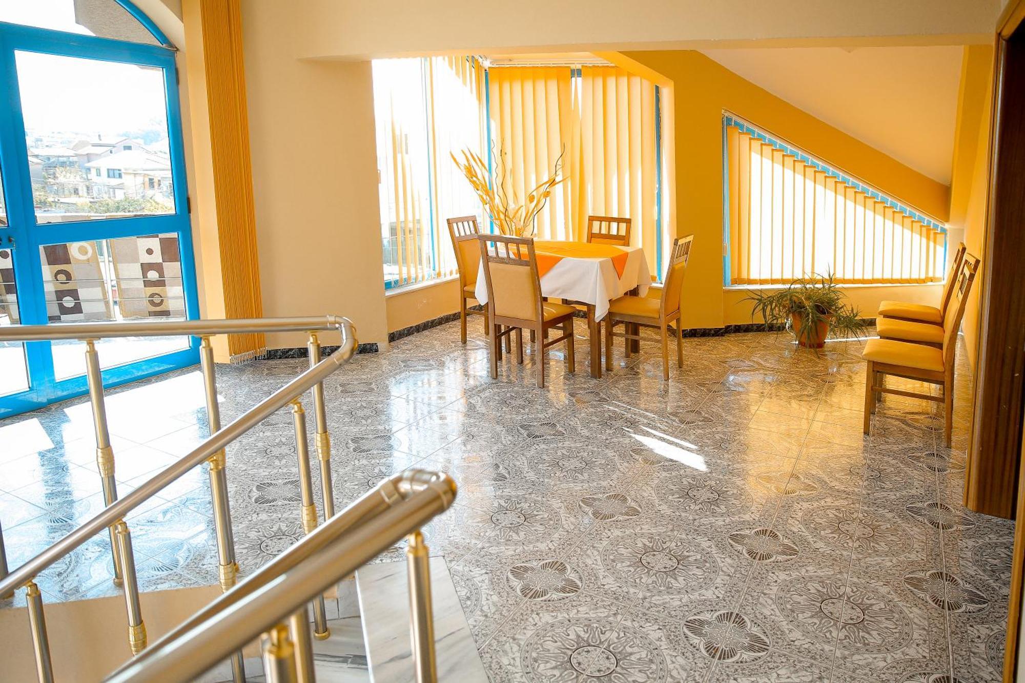 Hotel Ambasador Bahçallëk Dış mekan fotoğraf